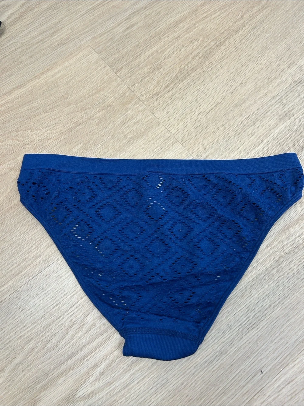 Victoria’s Secret Laser Cut Cheekini Panty M
